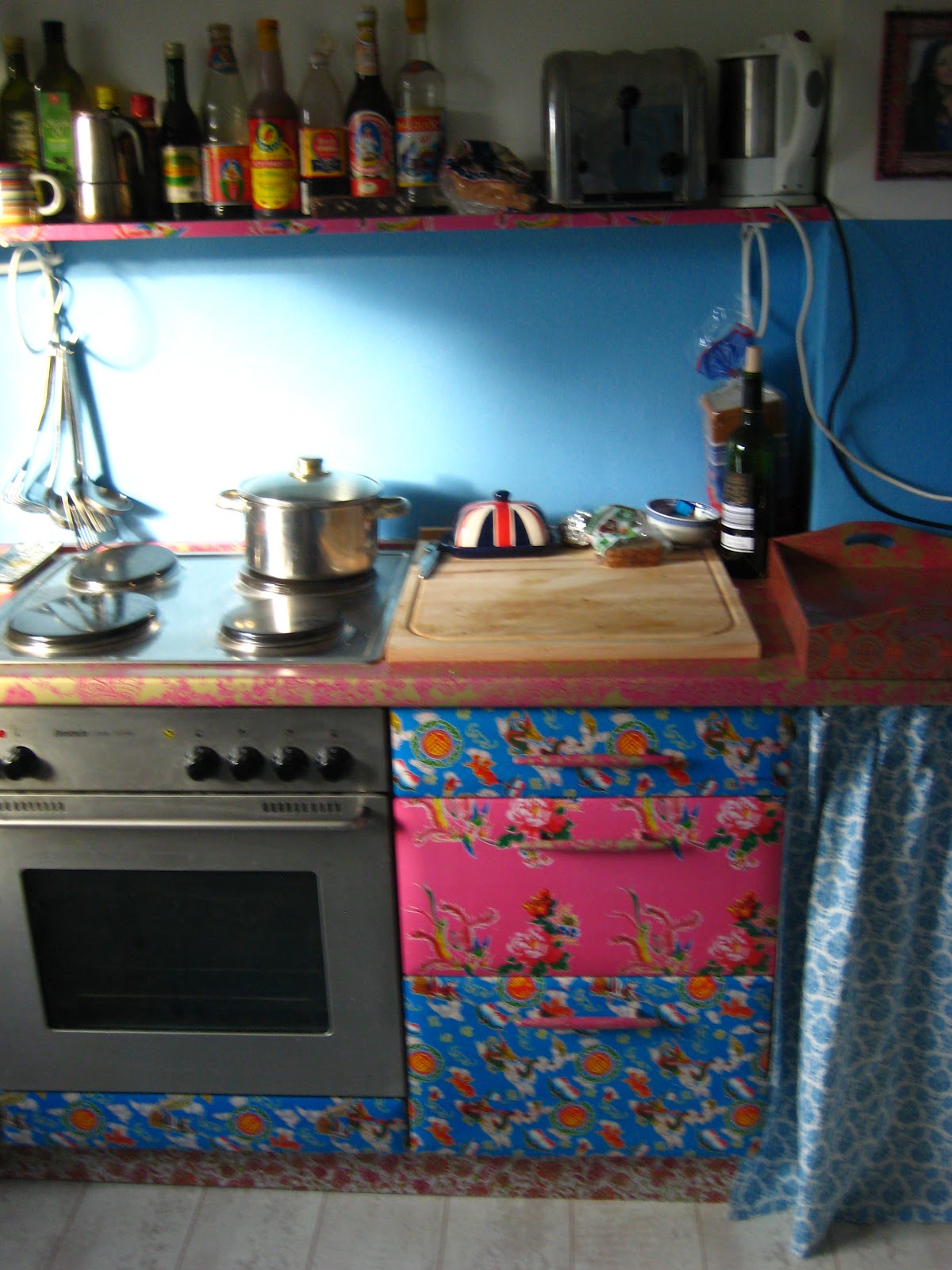 Möbelfee: Braune Küchenfront? Nicht bei uns!