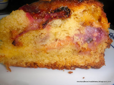 Pastel De Natillas Con Fresas Y Peras
