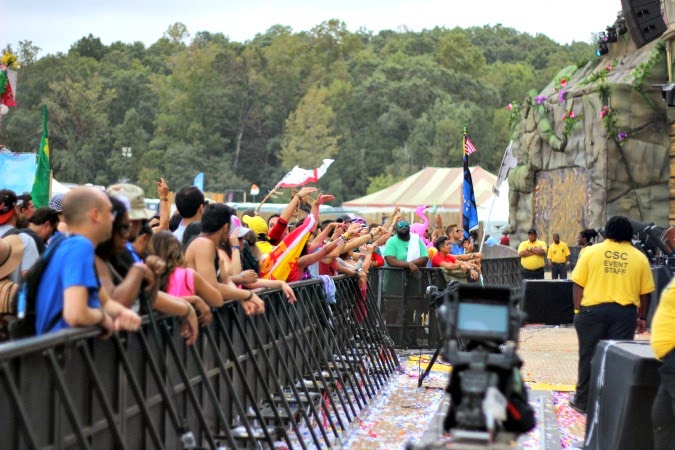 main stage 2014 tomorrowworld crowd 