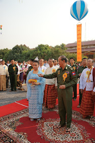 ၀န္ႀကီးခ်ဳပ္ သိန္းစိန္က စက္ခလုပ္ႏွိပ္ ဖြင့္လွစ္စဥ္