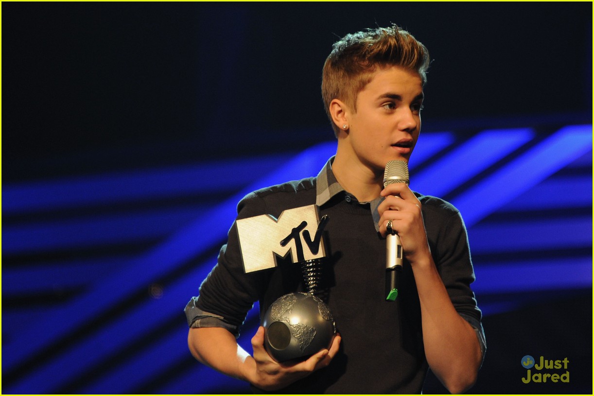 Justin Bieber's New Look At MTV EMAs 2011 | Guys Fashion Trends 20131222 x 815