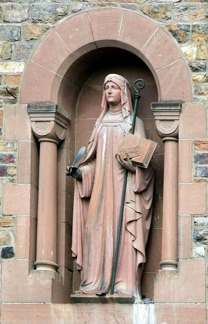 Santa Hildegarda viu no Apocalipse a descrição  de uma época de decadência muito parecida com a nossa 