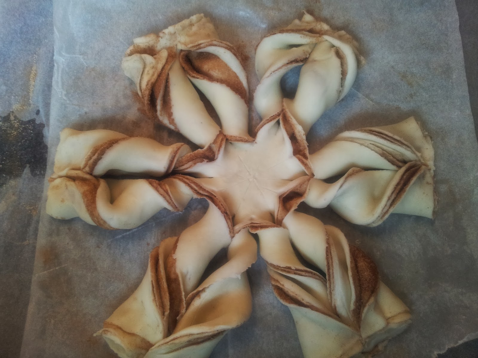 Cooking in Zurich Cinnamon Roll Snowflake