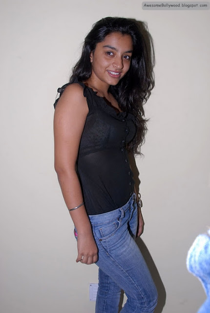 alisha jain hot photo shoot in tight jeans