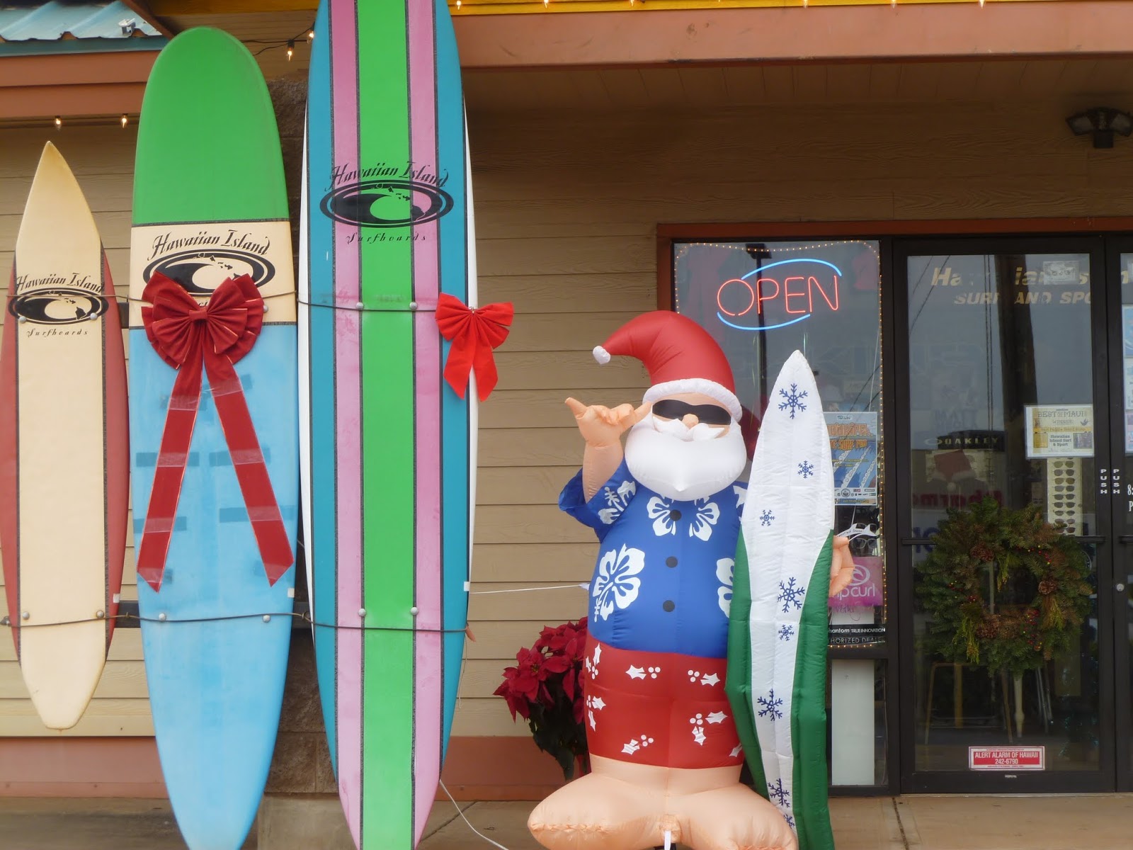 Maui Jungalow Surfboard Santa and Beach Christmas