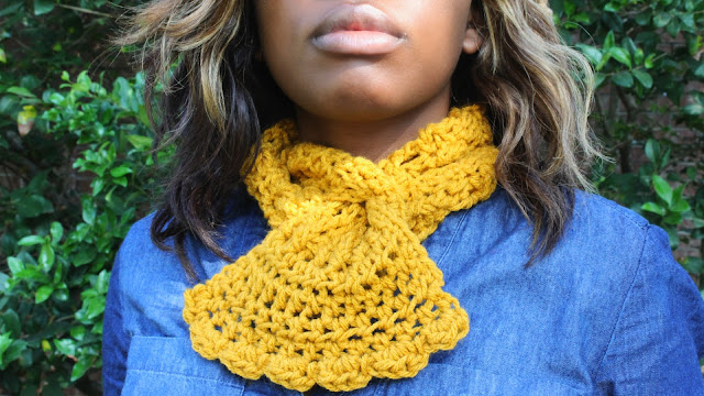 DIY: How To Crochet A Neck Scarf // Free Crochet Pattern.