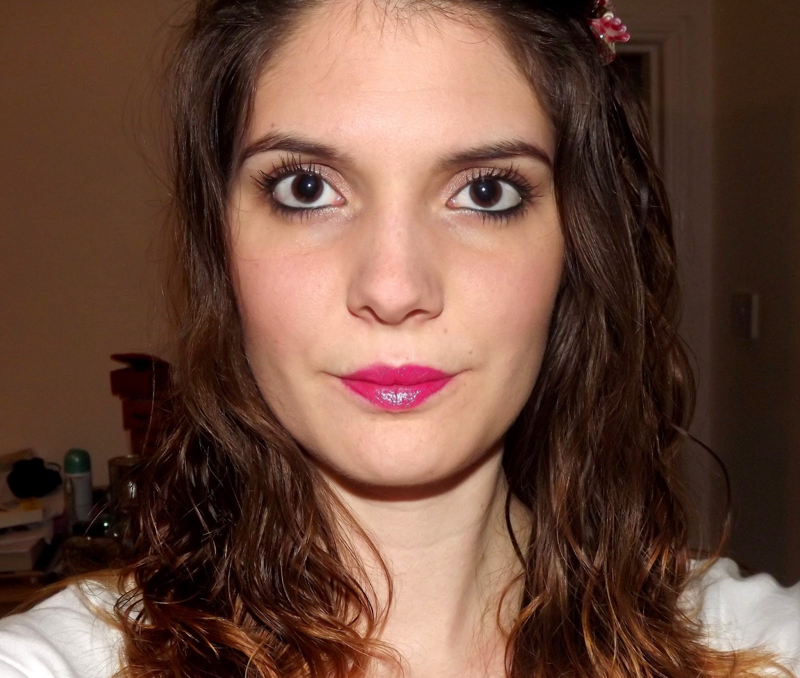 http://4.bp.blogspot.com/-kDAmLK2OaAk/UU4ETZIFpsI/AAAAAAAACzk/vuvz-zN6Ez8/s1600/bright+pink+eyes.jpg