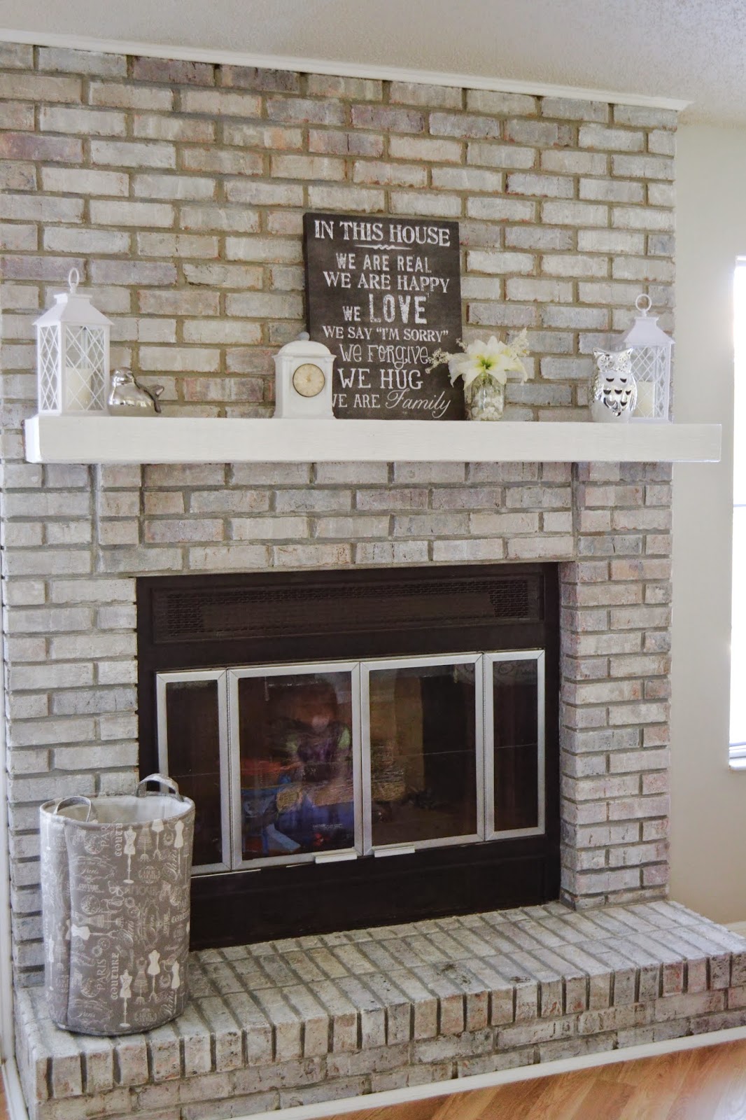 It S A Mom World How To White Wash Your Fireplace In 3 Easy Steps We Also Replaced All The Old Brown Trim Surrounding Fireplace With A Thin White I Ll Be Showing You How Simple That Is To Change In Next