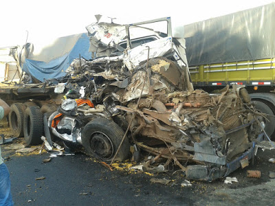 Tragédia: grave acidente envolvendo duas carretas, deixa um morto na BR-135, nas proximidades de Alto Alegre-MA