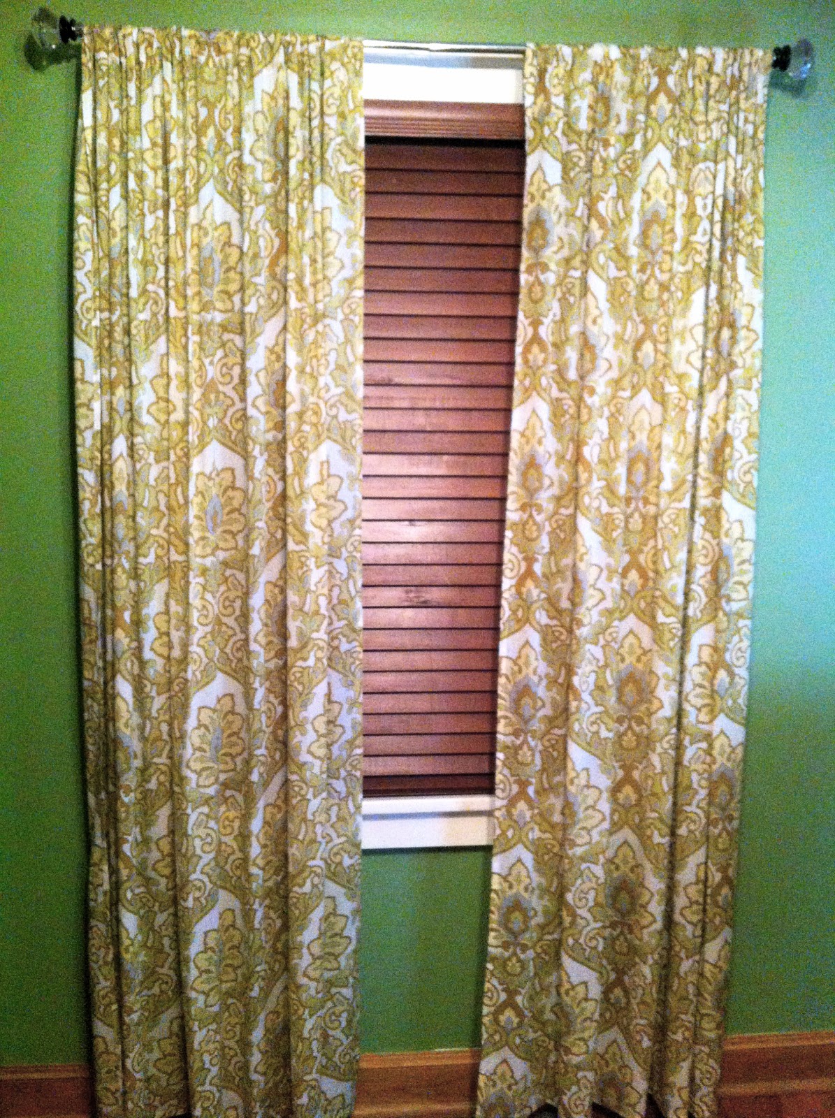 Decorella How to Make Curtains from a Bed Sheet