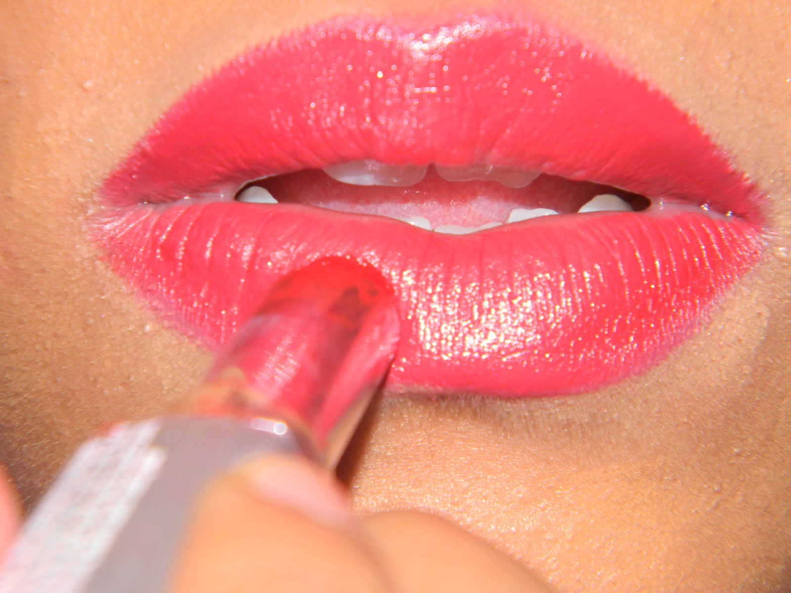 Rumela the shopaholic... How to make your thin lips look pouty