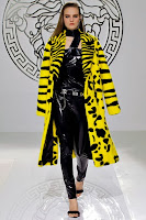 Кожено палто с косъм в жълто и черно Versace Есен-Зима 2014 Кожено палто с косъм Versace 2014