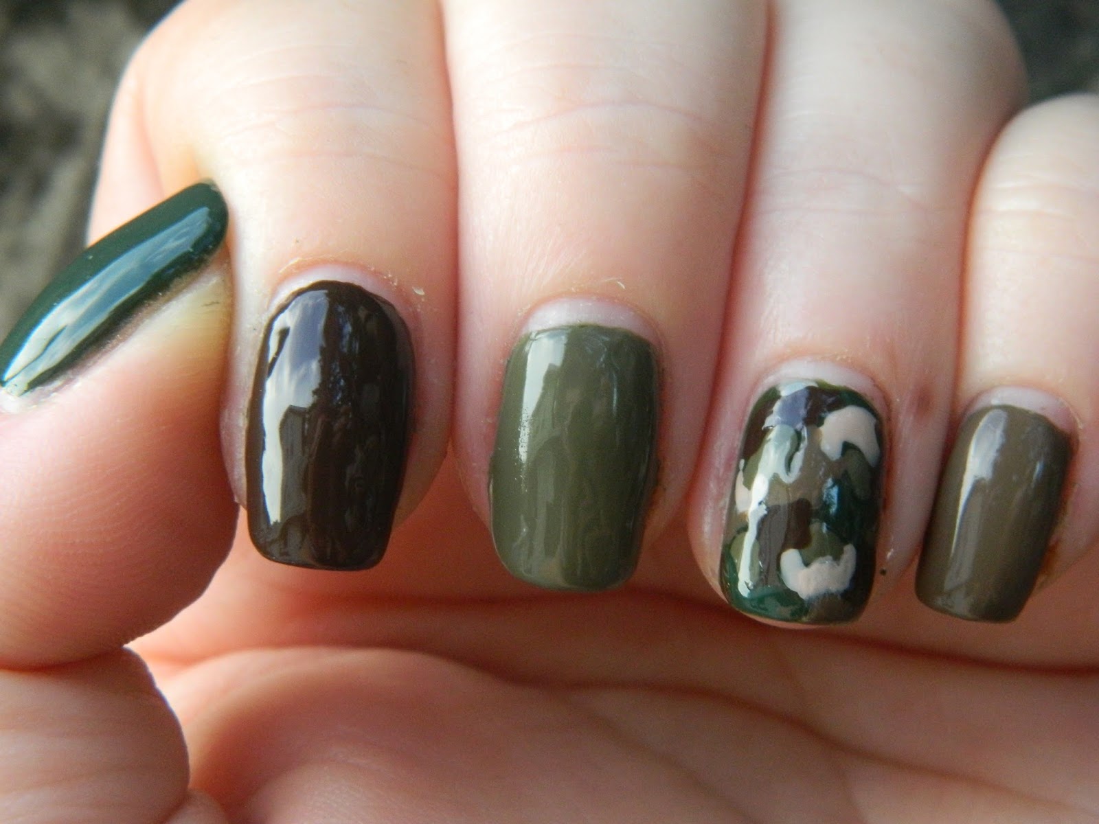 sassy swatches: Camo Nails!