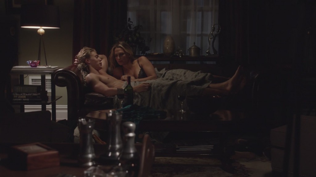 Austin Butler - Shirtless & Barefoot in "The Carrie Diaries" ...
