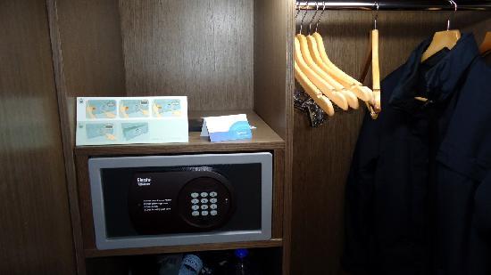 buka default password peti besi hotel