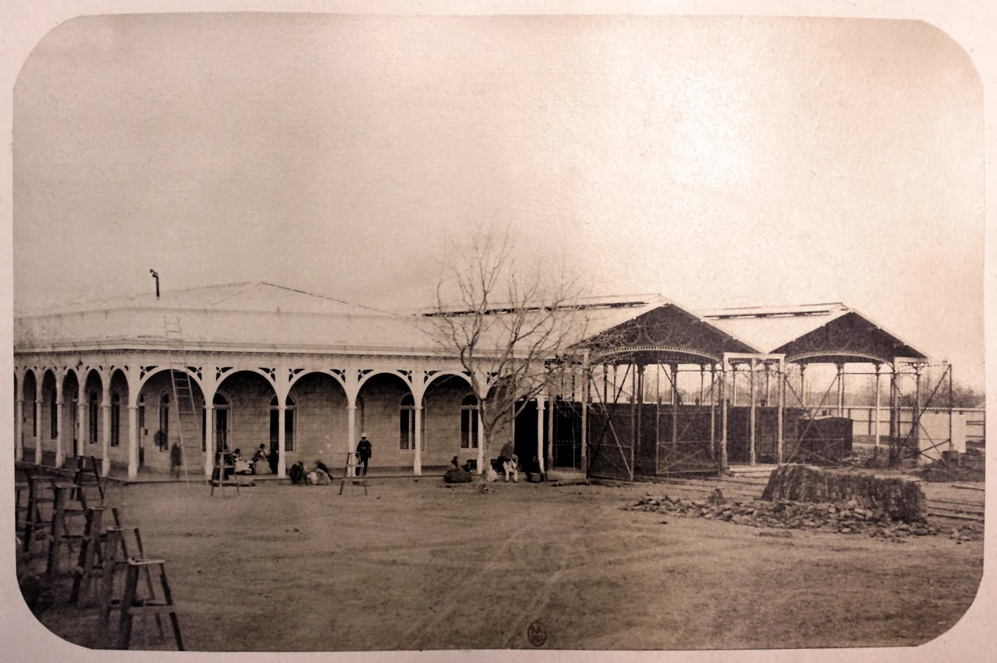 1860,  Estación Santiago (con dos de sus cuatro hangares), de "Ferrocarril del Sur"