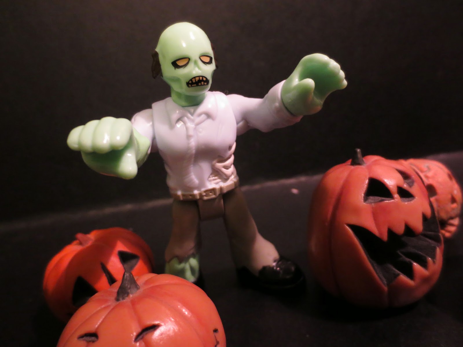Spooky Toy Review: Zombie from Imaginext Collectible Figures
