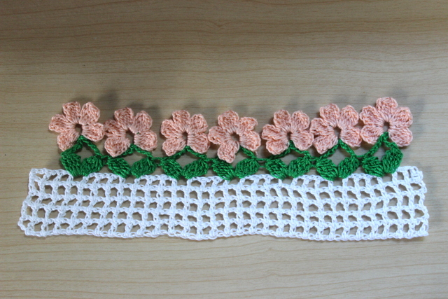 Lacy Crochet: Flower Border Crochet Pattern and Tutorial