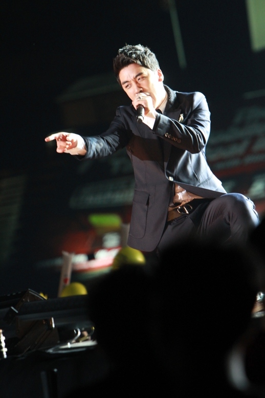 [Pics] GD&TOP y Seungri en el KMW Malaysia  Korean-Music-Wave-Malaysia-GD%2526TOP-Seungri-bigbangupdates+%252812%2529