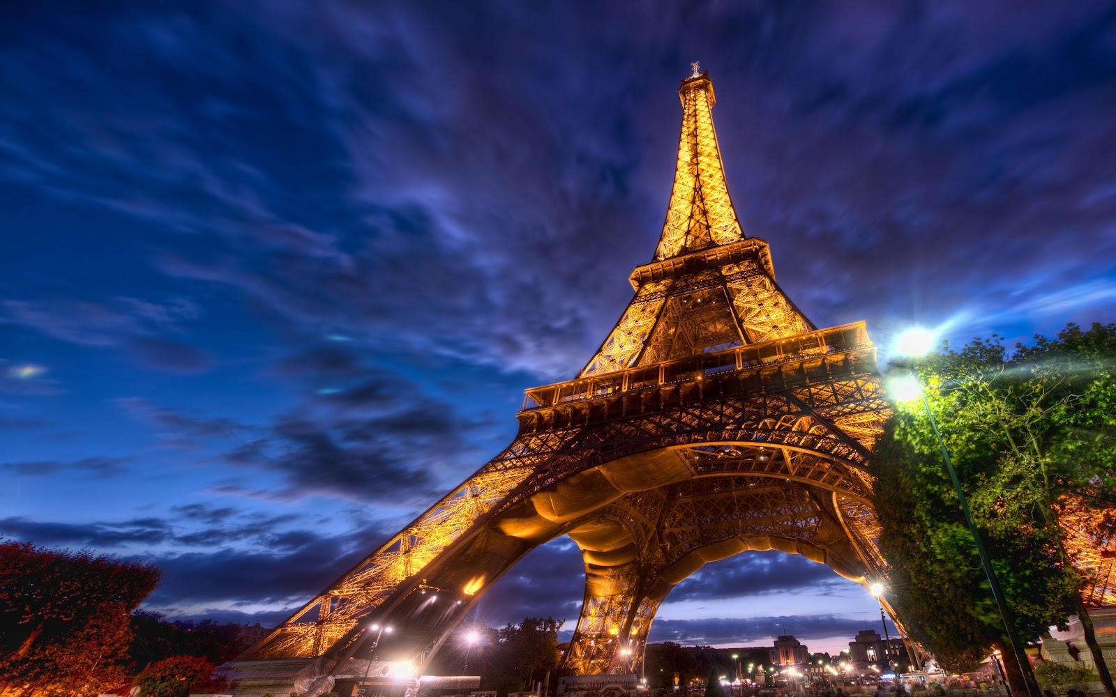 http://4.bp.blogspot.com/-kKXdvA4eZJw/UXg1-Cx0ZkI/AAAAAAAAcEk/uUjN0N5dlr4/s1600/Eiffel-Tower-Paris-Wallpaper-2560x1600.jpg