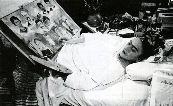 Pintora mexicana Frida Kahlo pintando em sua cama após o acidente de ónibus Frida Kahlo pintando após o acidente