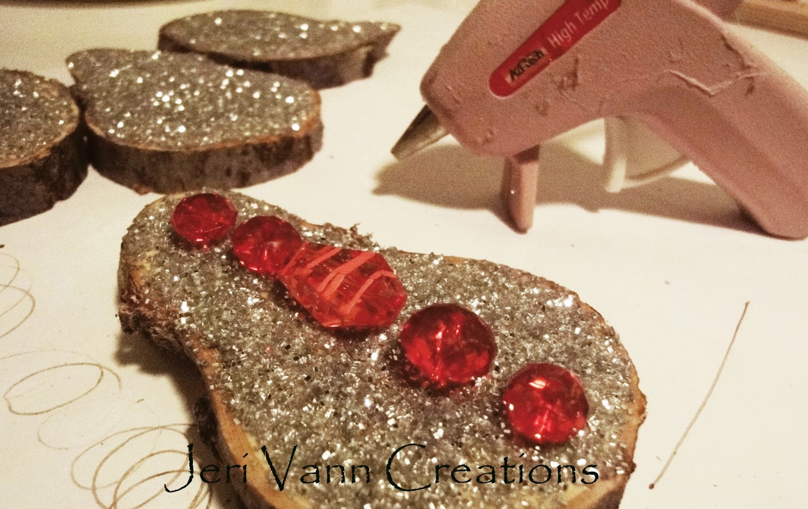 Jeri Vann My Creative Mind Glitter & Beads Love Wood Decor