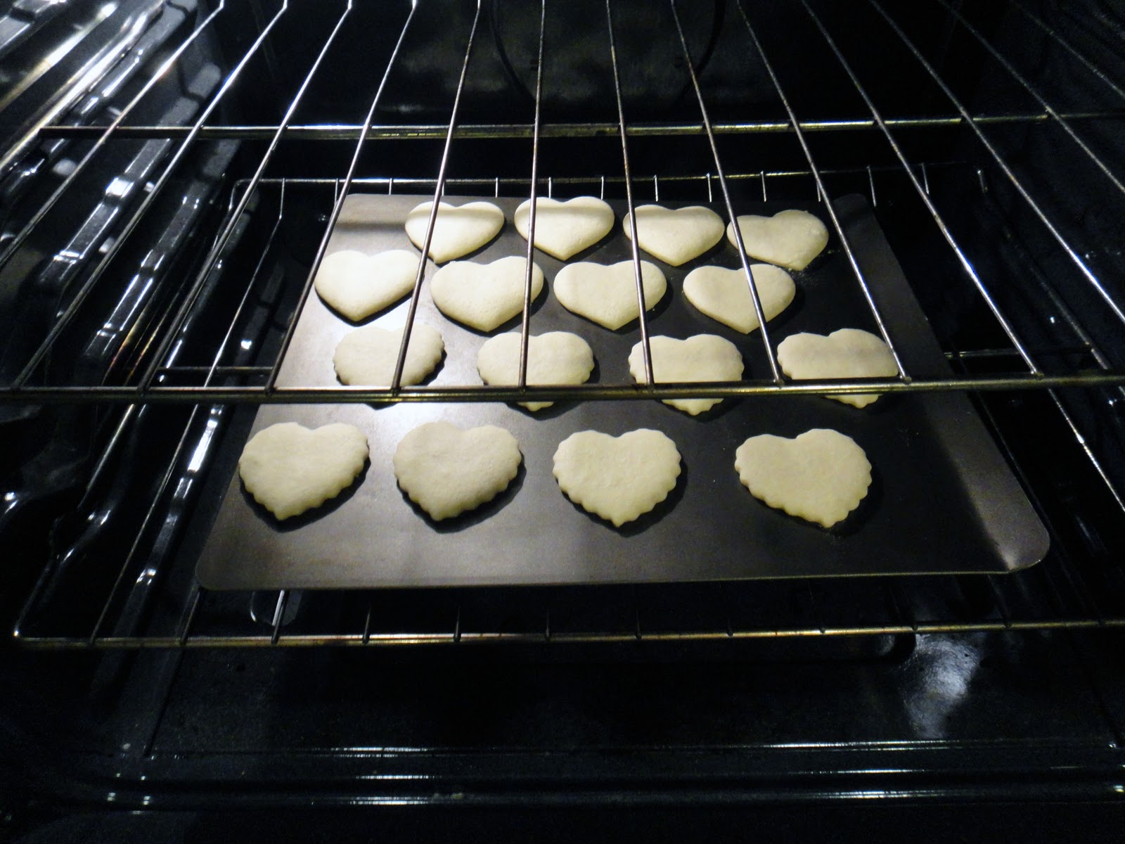 Worth Pinning Valentine's Sugar Cookies and Royal Icing