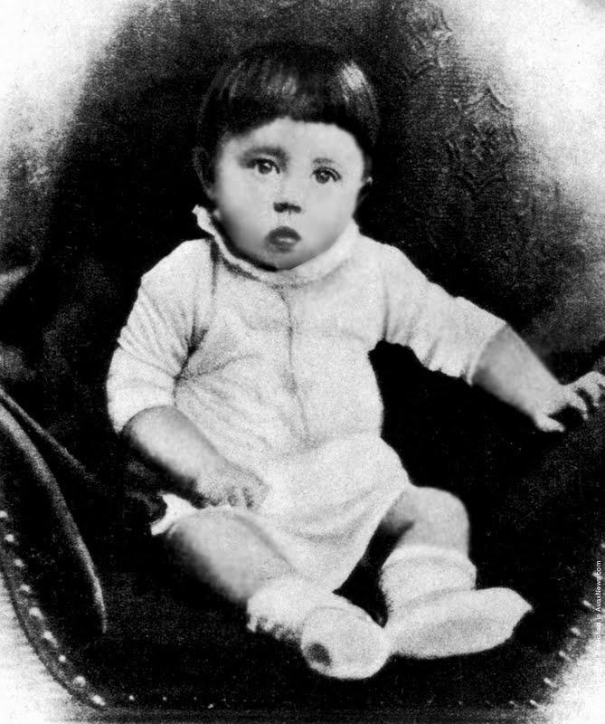 a brief biography of adolf hitler According to john toland’s biography, adolf hitler, two of his closest friends at this time were jewish, and he admired jewish art dealers and jewish operatic performers and producers however, vienna was a center of anti-semitism, and the media’s portrayal of jews as scapegoats with stereotyped attributes did not escape hitler’s fascination. a brief biography of adolf hitler According to john toland’s biography, adolf hitler, two of his closest friends at this time were jewish, and he admired jewish art dealers and jewish operatic performers and producers however, vienna was a center of anti-semitism, and the media’s portrayal of jews as scapegoats with stereotyped attributes did not escape hitler’s fascination.