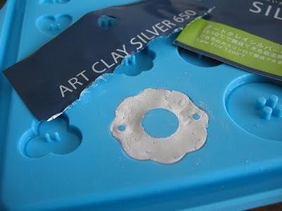 Art Clay Silver clay in Gedeo buttons silicone mould Art Clay Silver clay in Gedeo buttons silicone mould