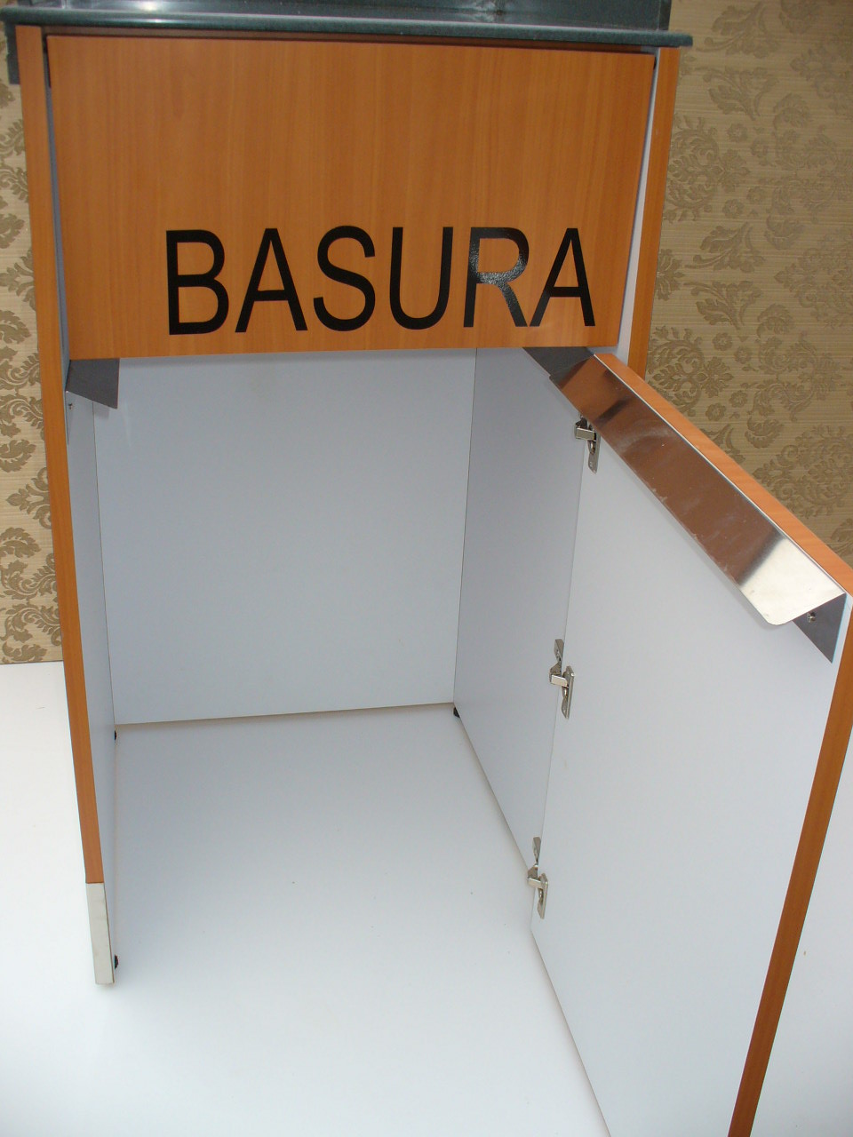 maloka Carpinteria: Botes de Basura