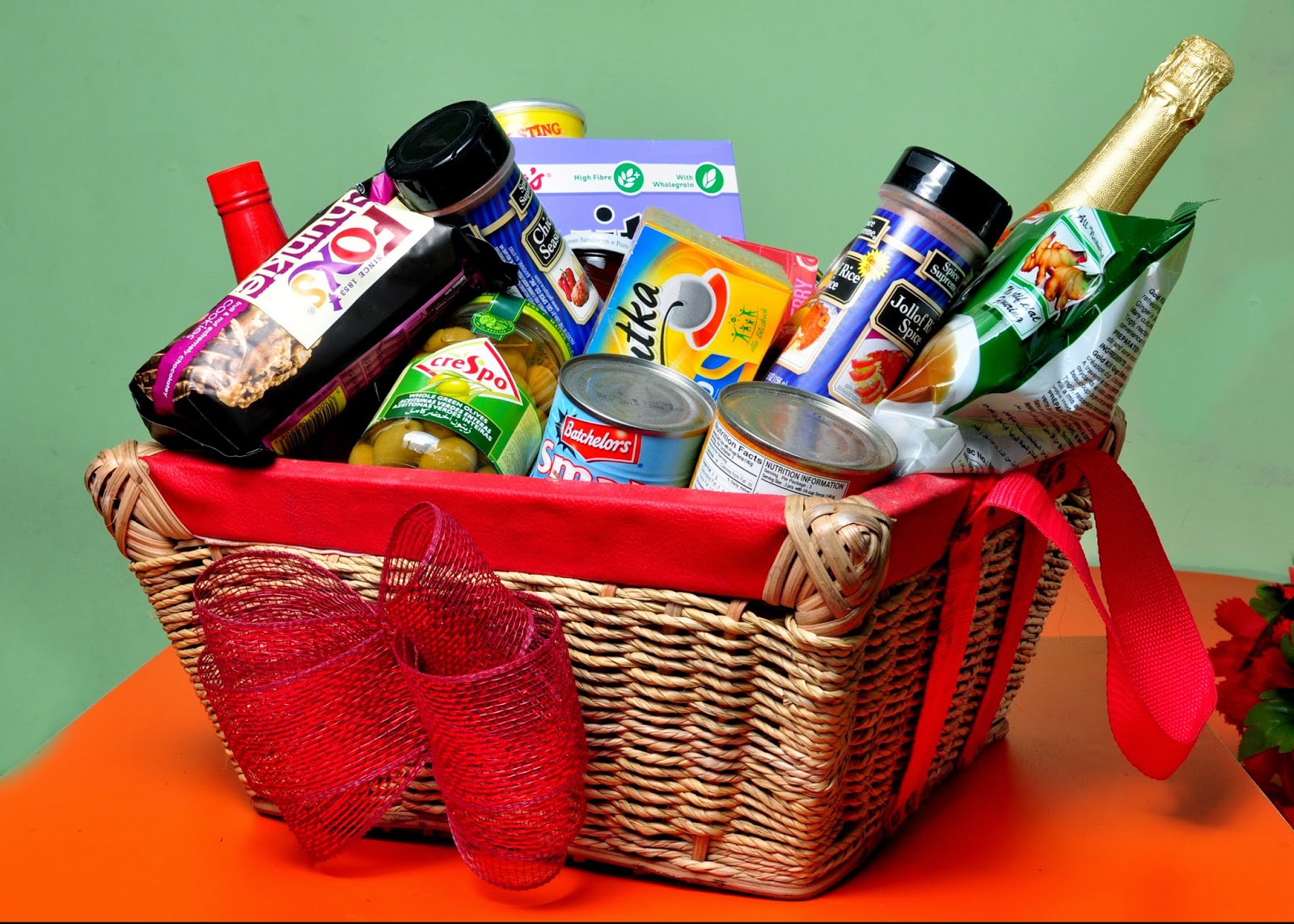 GET THESE YUMMY FRUIT BASKETS & GIFT HAMPERS FOR CHRISTMAS FROM SO FRESH NEIGHBORHOOD MARKET