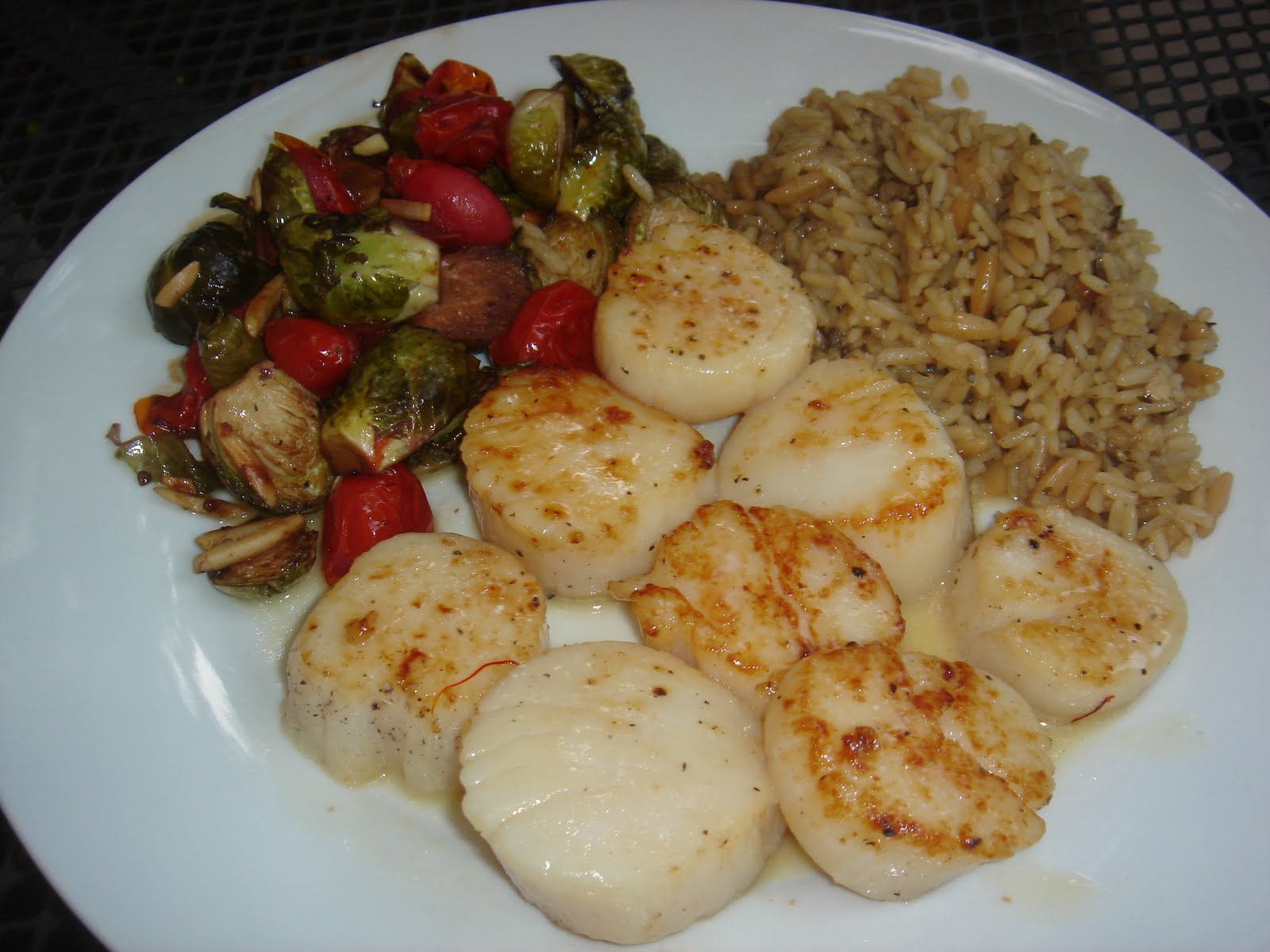 Sea scallops in saffron cream sauce