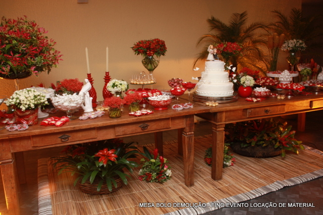 EVENTO LOCAÇÃO DE MATERIAL DECORAÇÃO CASAMENTO VERMELHO E DOURADO EVENTO LOCAÇÃO DE MATERIAL DECORAÇÃO CASAMENTO VERMELHO E DOURADO