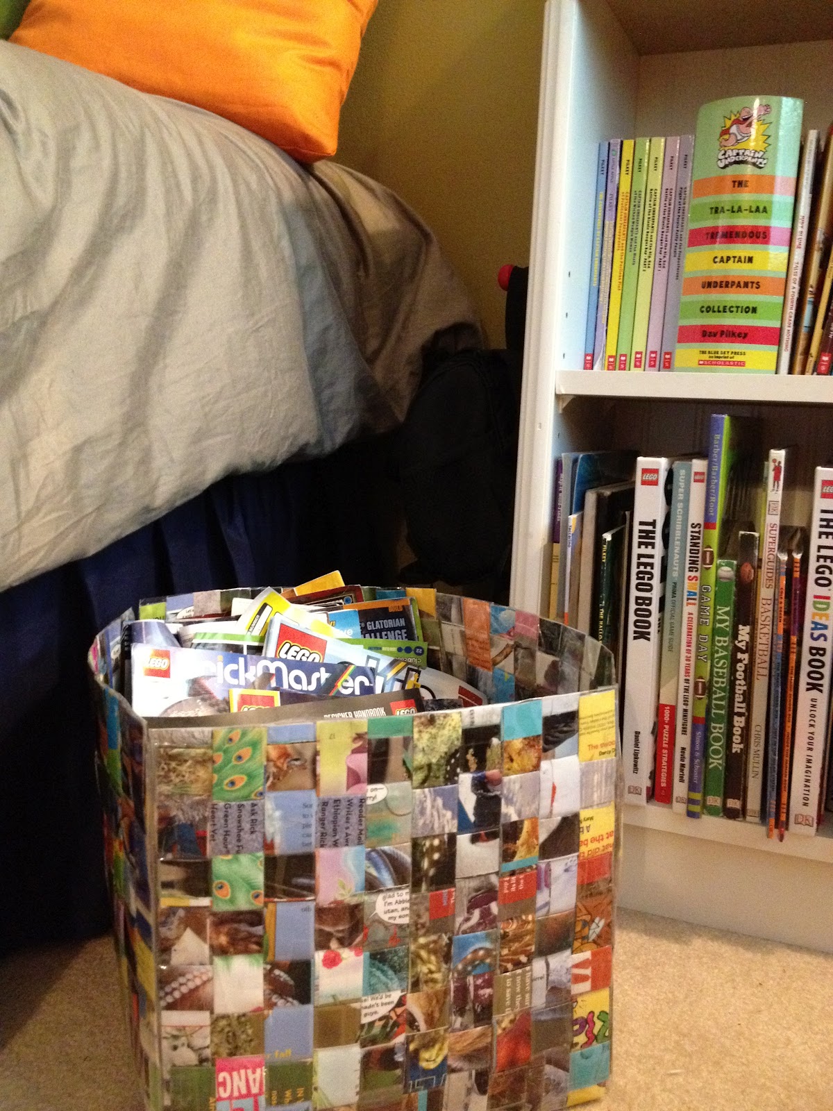 CasaLupoli Create a Storage Bin using Woven Recycled Magazines