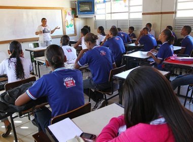 Professores da Bahia ganham em média R$ 12 por hora de trabalho; Estado é o 2º pior