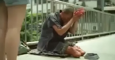  glumiti prosjaka invalida