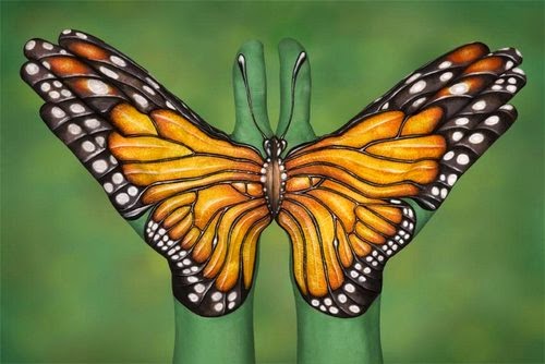 24-Monarch-Butterfly-Guido-Daniele-Painting-Animals-on-Hands-www-designstack-co