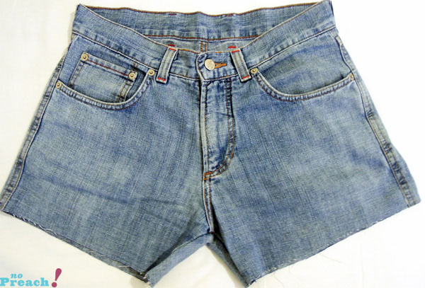 DIY: Short jeans com spikes DIY: Short jeans com spikes