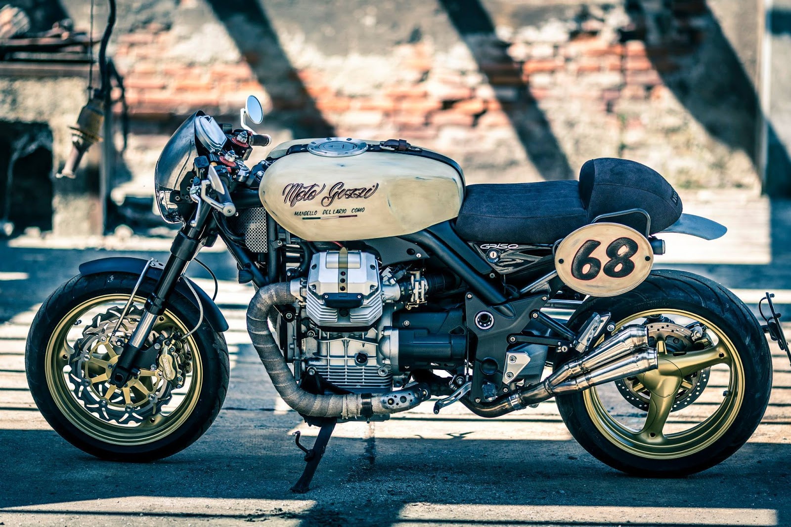 downandoutcaferacers on Twitter | Triumph cafe racer 