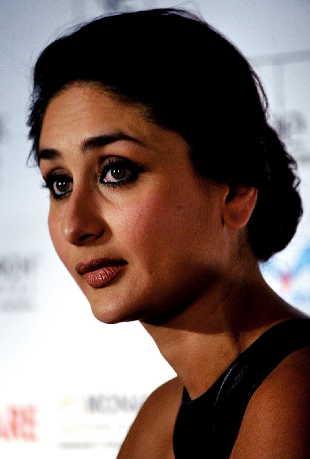 Kareena Kapoor Hot At The Filmfare Magazine Launch - HD Bollywood Photos