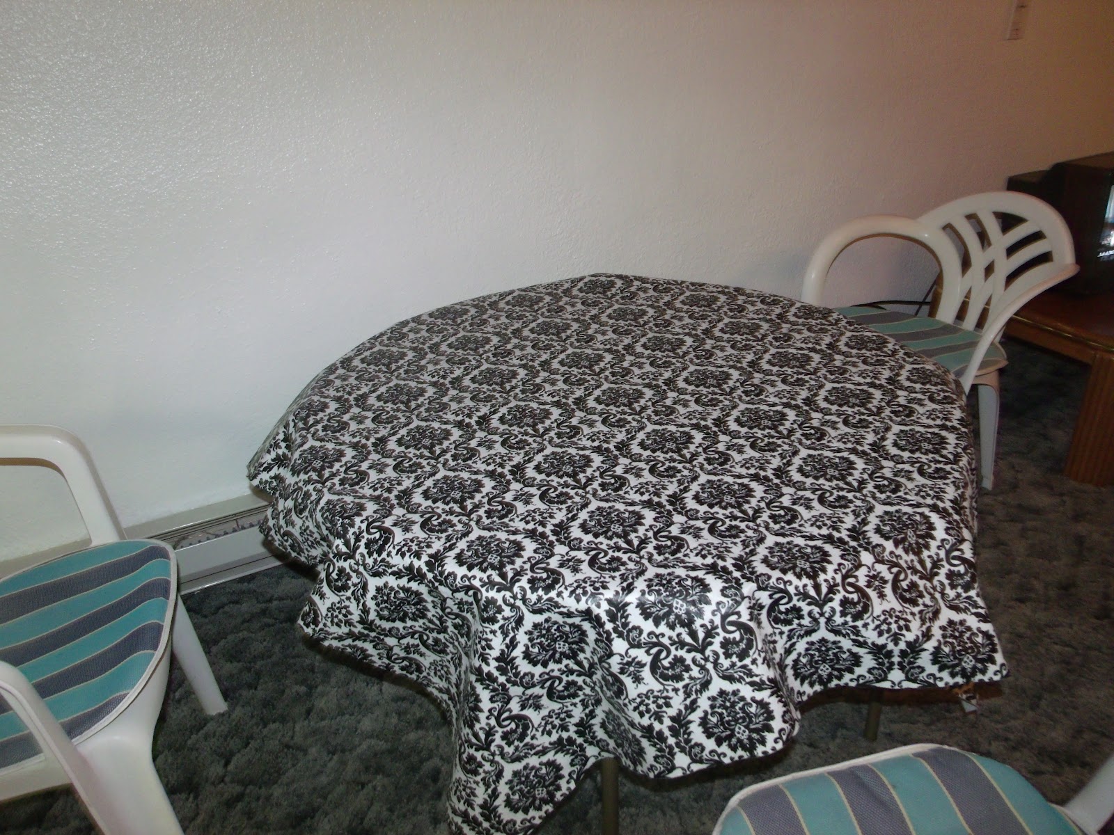 Lisas Crafty Stitches Fitted Vinyl table cloth