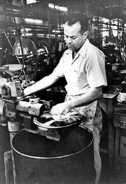 How Vinyl Records Were Produced in The Past ~ vintage everyday