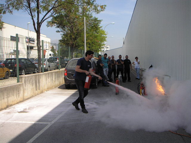 PRACTICAS EXTINCION DE INCENDIOS MEDIANTE FTS ( Fire Training Simulator )