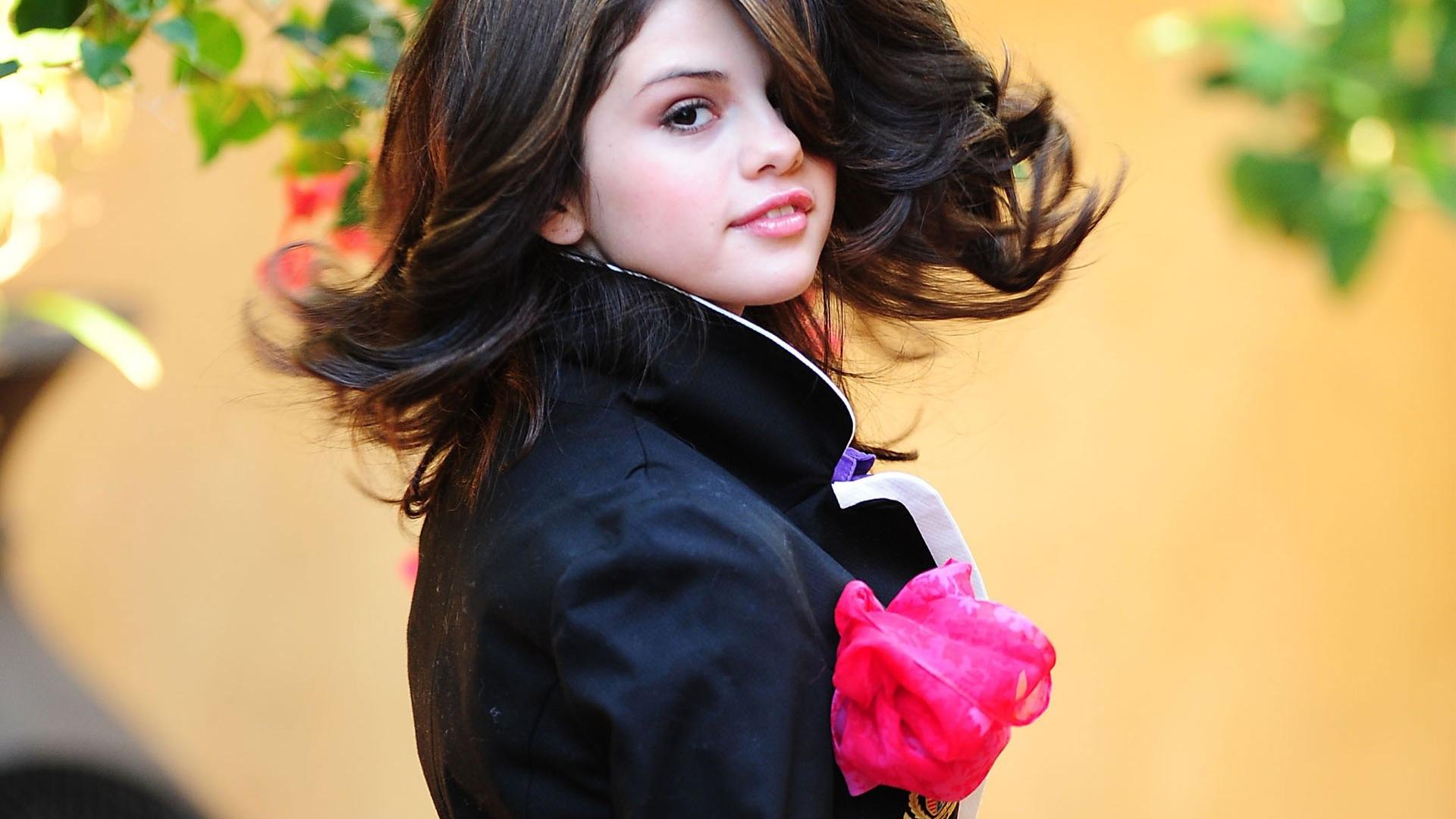 http://4.bp.blogspot.com/-kVAvxJ-Op3U/UOaJX-pHNkI/AAAAAAAABkg/rPhLYogIJqE/s4000/Selena-Gomez-2013-Cute-Widescreen-HD-Wallpaper-.jpg
