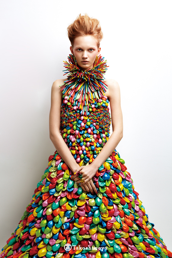 Designers Rie Hosokai  & Takashi Kawada cria vestidos com balões