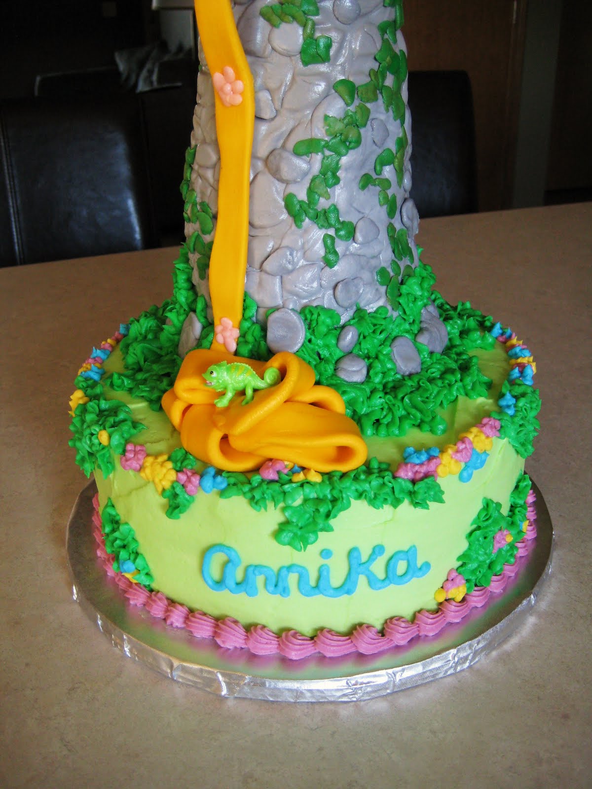 rapunzel tangled cake