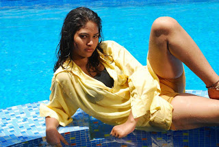South Indian hot actress Nalamthana wet showing her black bra8