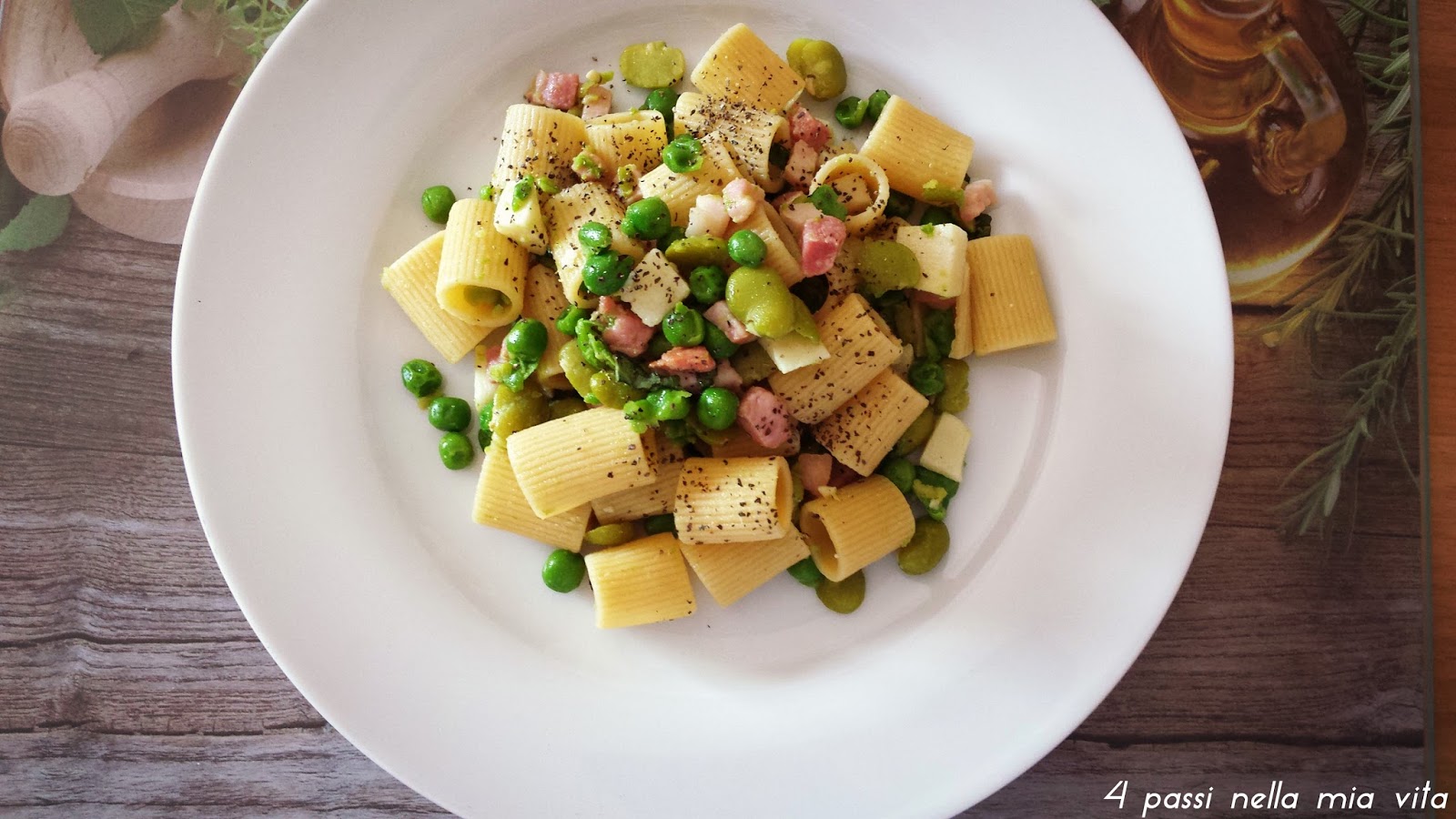 Primi piatti Pasta fredda con fave, piselli, pancetta e pecorino