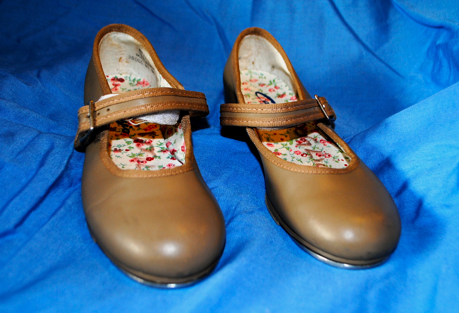 Let's Raise the Barre Capezio Tan Tap Shoes, size 13