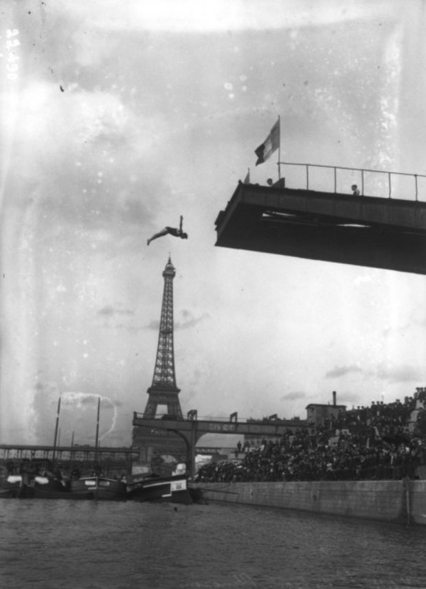 Fascinating Historical Picture of Eiffel Tower in 1912 